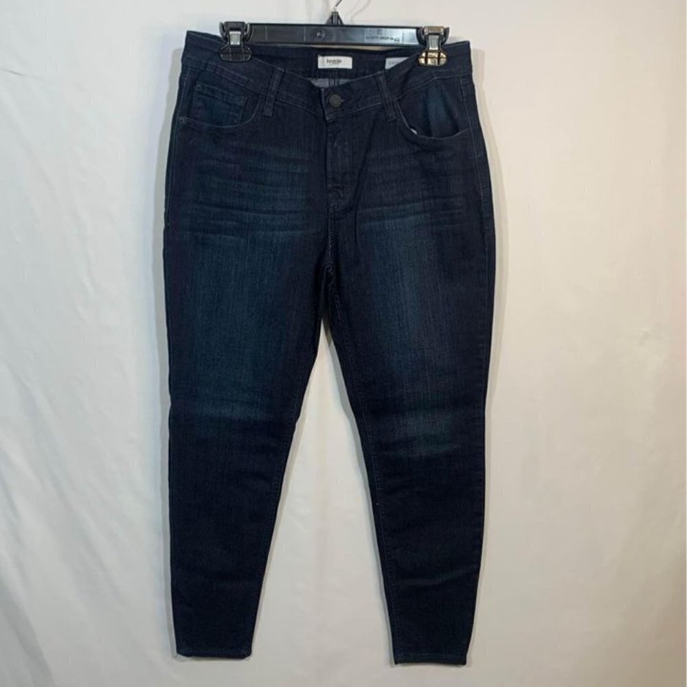 KENSIE jeans effortless ankle mid rise. Size 10/30. New condition. Lots of stret